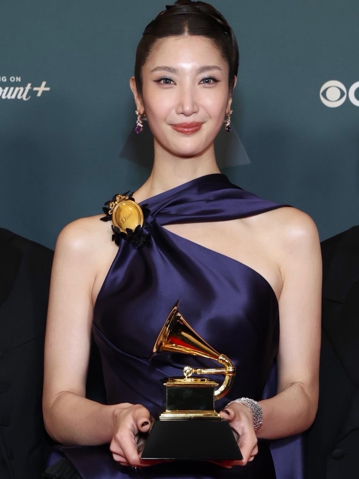 Lee Jae via her SNS Lee Jae looking up and smiling