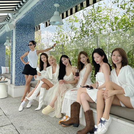 Girls' Generation members celebrating their 17th anniversary, with Sooyoung prominently featured.