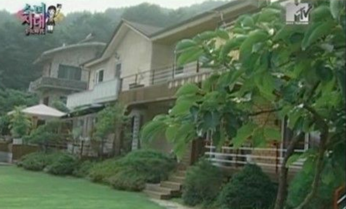 Sooyoung pairing the Miu Miu x New Balance 530 sneakers with shorts, showcasing their leg-lengthening effect.