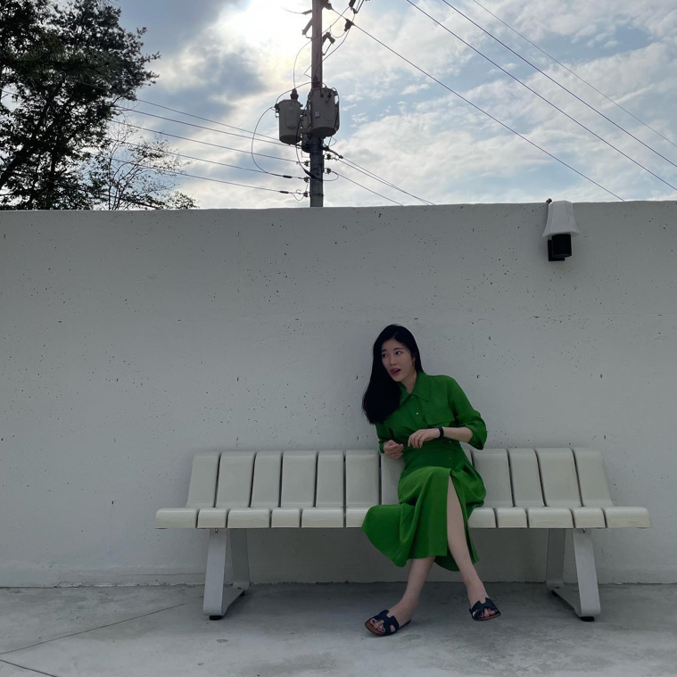Lee Haeri styled the green shirt dress with white Hermès slippers.