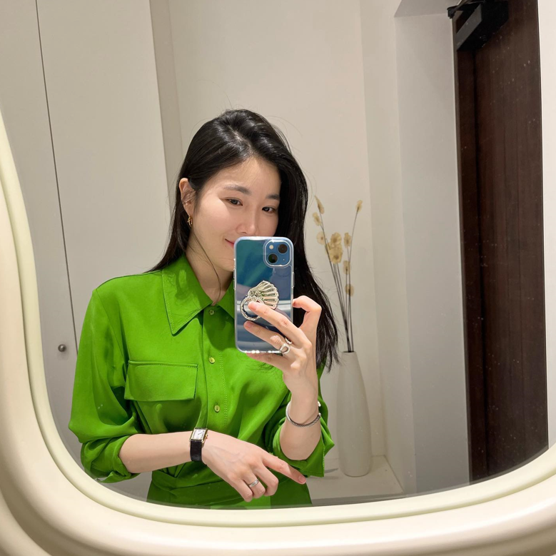 Close-up of the vibrant green fabric of the Massimo Dutti shirt dress.