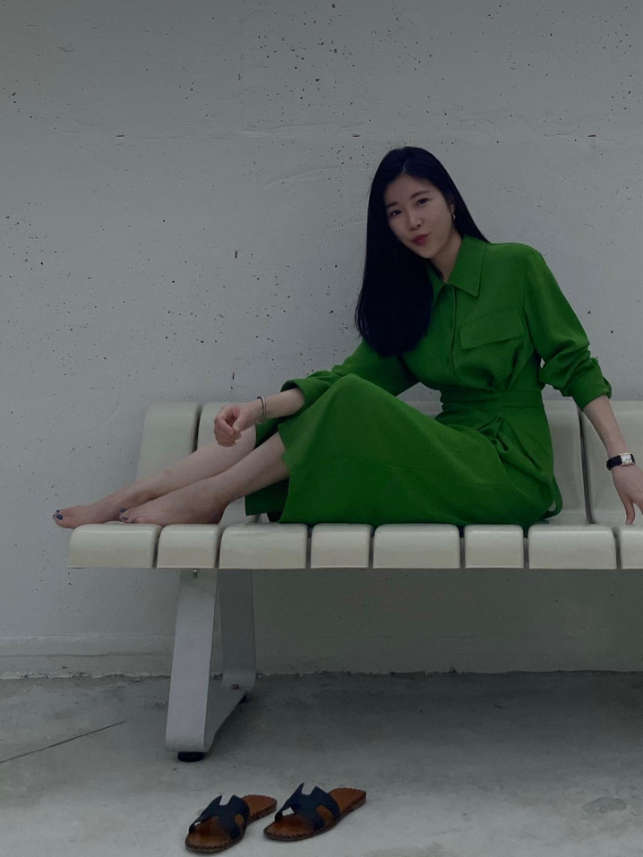 Final look at the Massimo Dutti shirt dress, emphasizing its luxurious color.