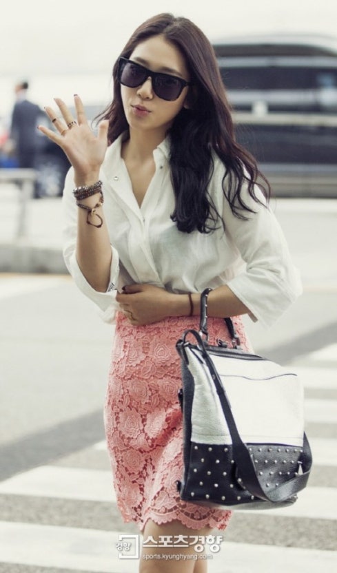 Park Shin-hye Chanel airport fashion 7