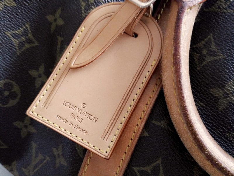 Lifestyle image of someone using a Louis Vuitton Speedy 30 for daily errands.