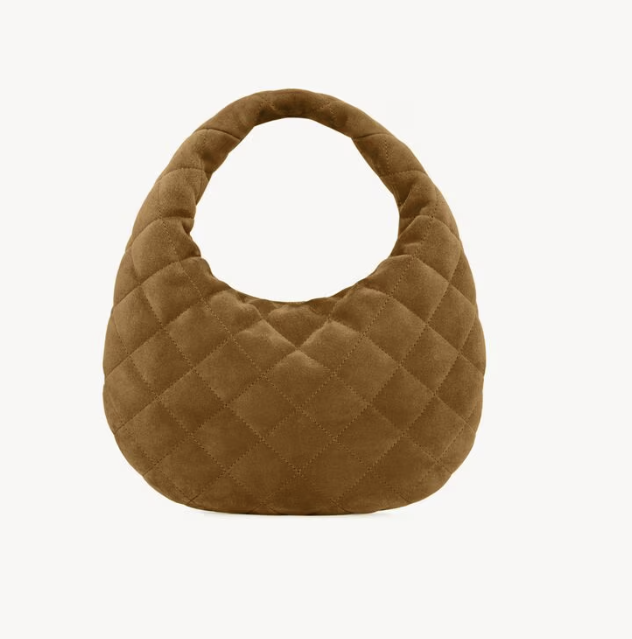 Lee Chung-ah looking elegant while holding the Saint Laurent mini bag.