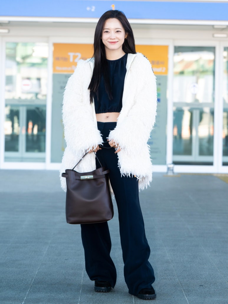 Different angles of the Longchamp Le Smart bag in Mocha color