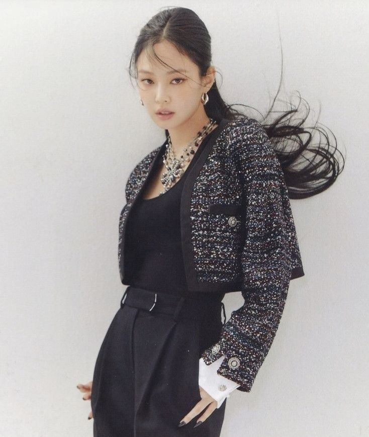 Kim Go-eun accessorizing with a classic Chanel bag, highlighting its versatility.