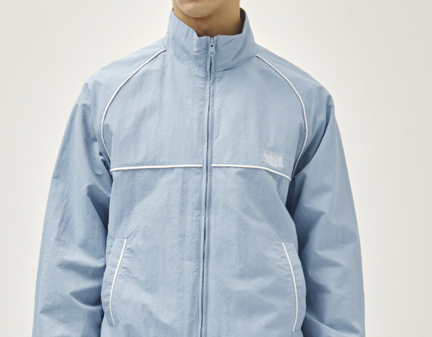 Cha Jung-won holding a sandwich at Lyfe Deli.